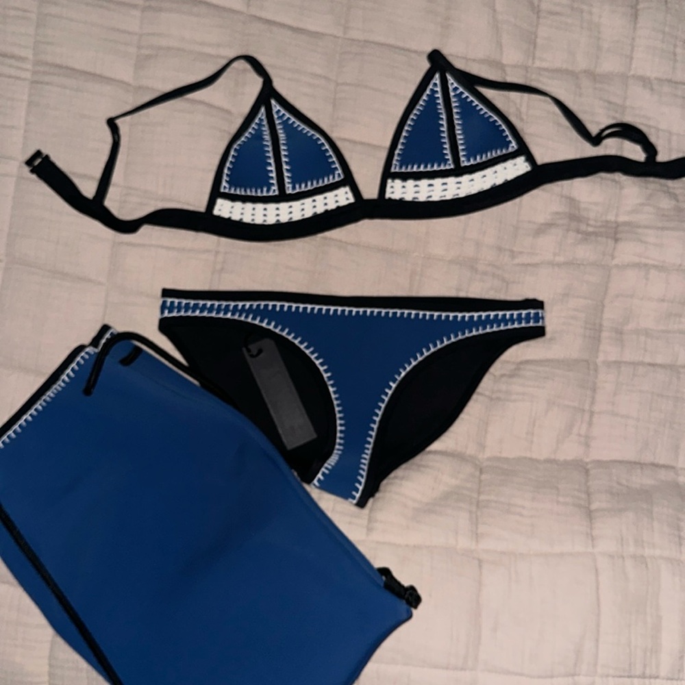 NWT TRIANGL SUIT WITH MATCHING NEOPRENE BAG